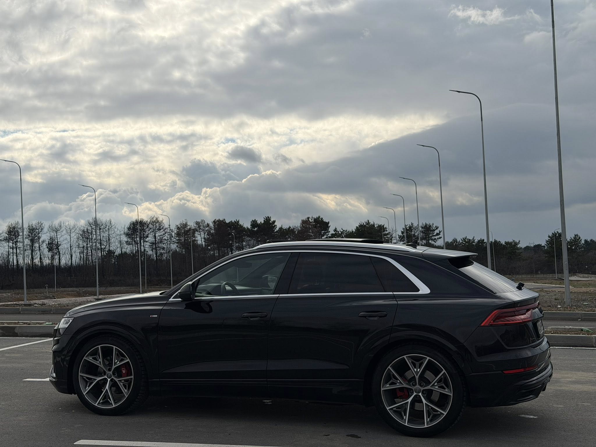Audi Q8 S Line (2019) - Image 3