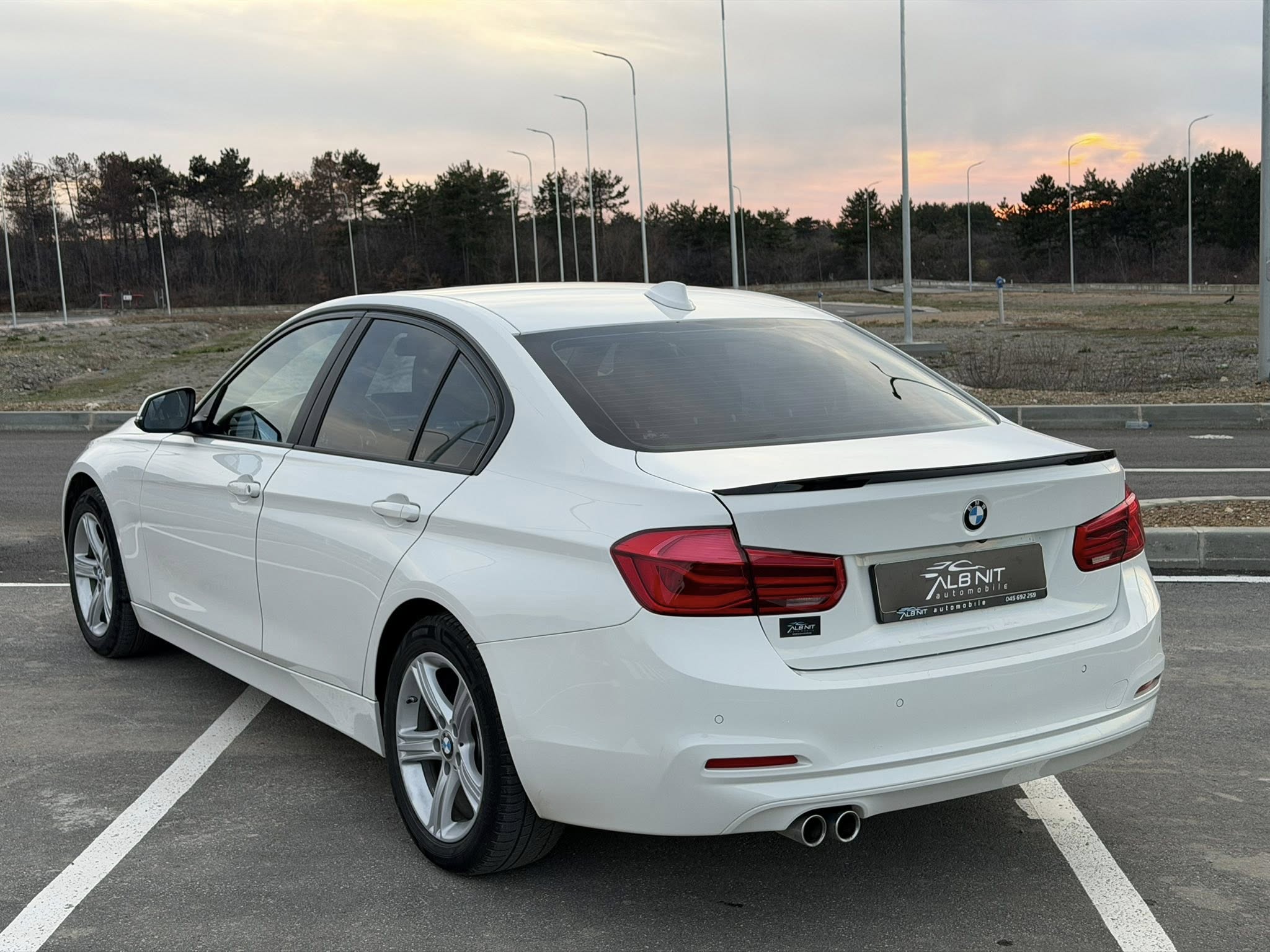 BMW 320d - Image 8