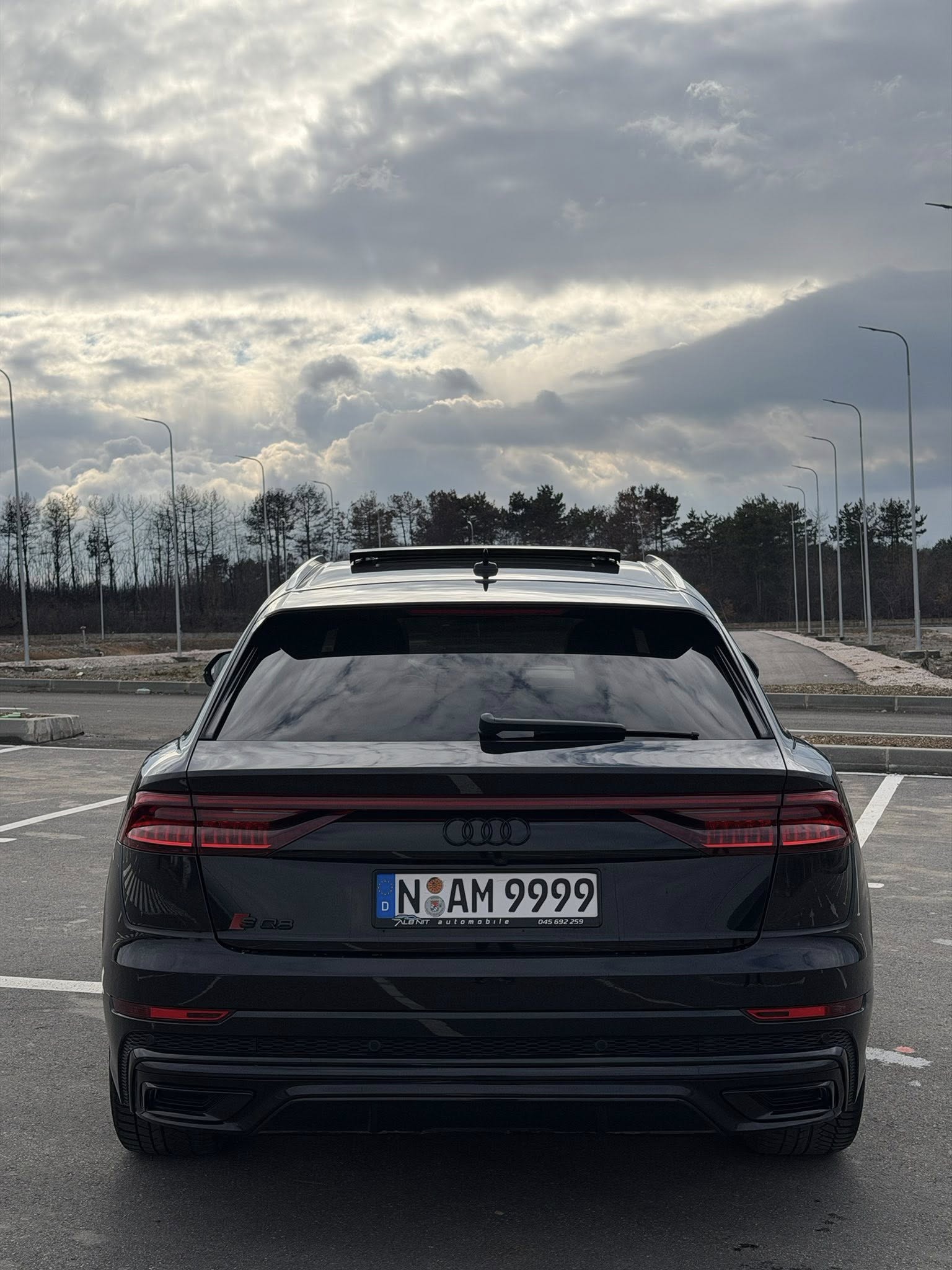 Audi Q8 S Line (2019) - Image 8