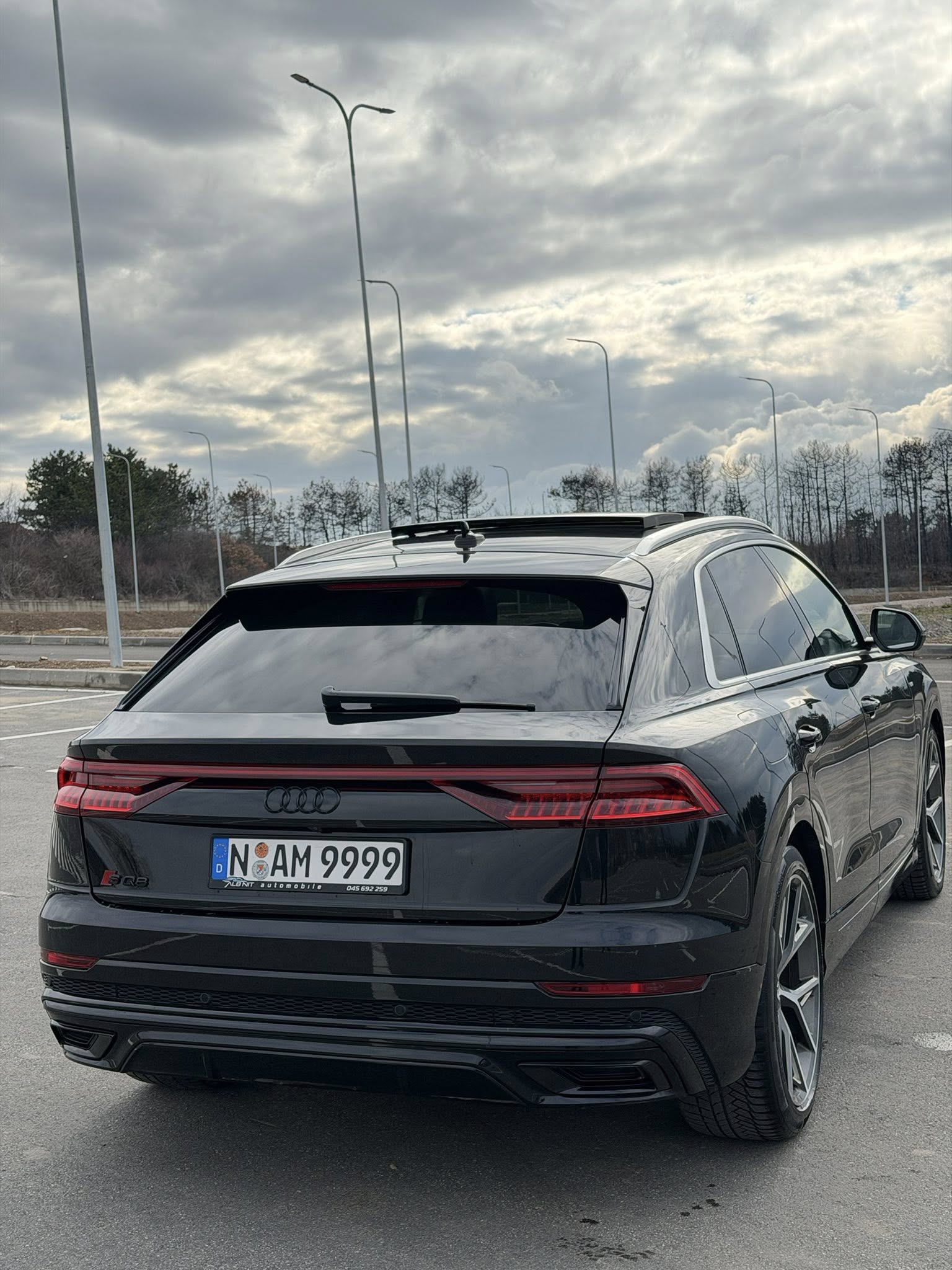 Audi Q8 S Line (2019) - Image 9