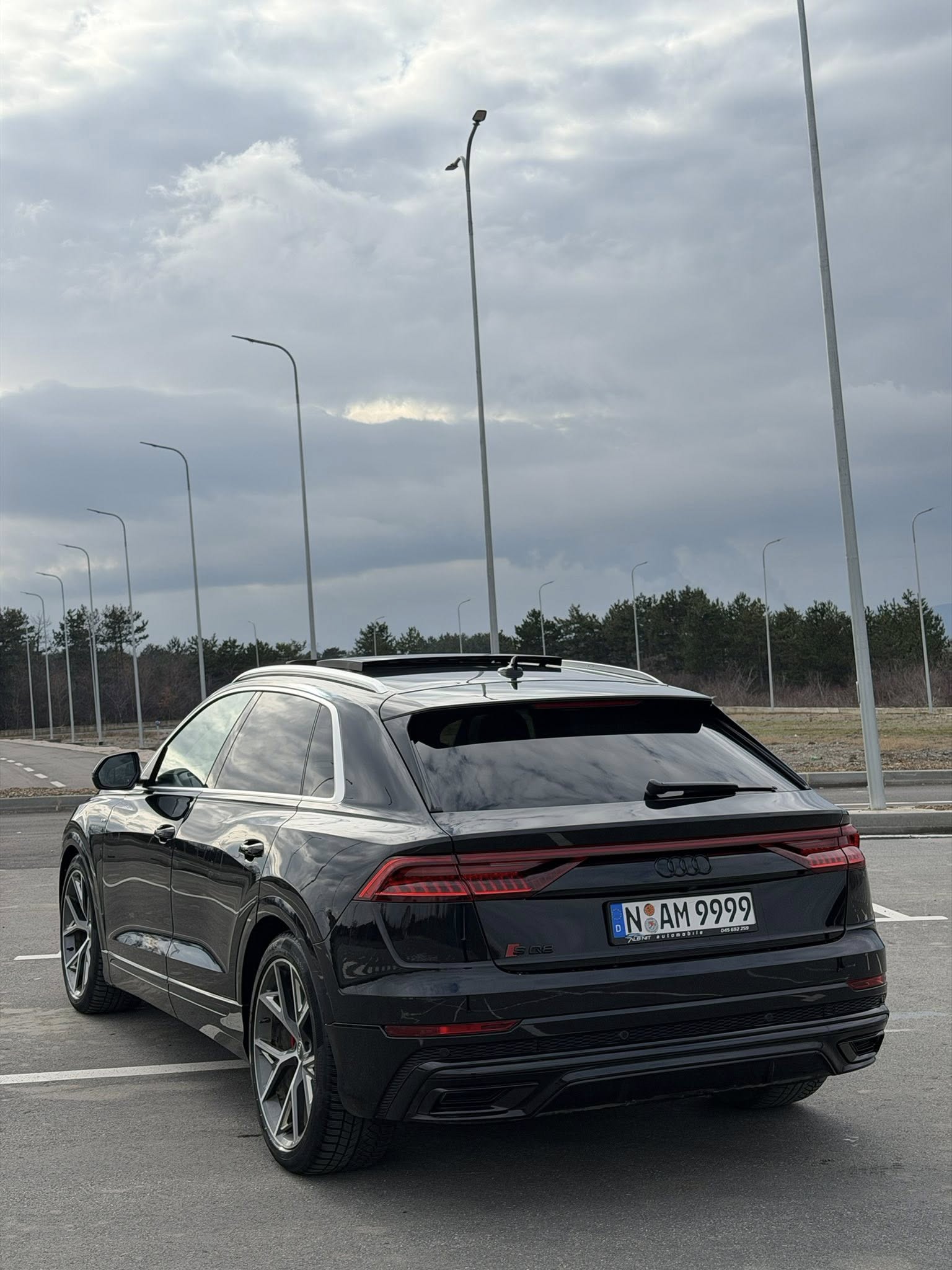 Audi Q8 S Line (2019) - Image 10