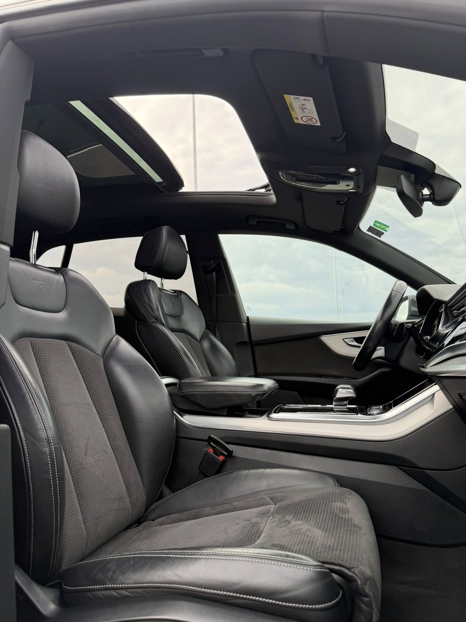 Audi Q8 S Line (2019) - Image 11