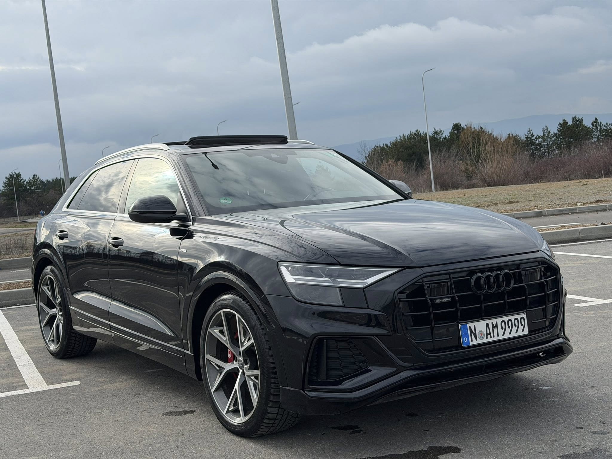 Audi Q8 S Line (2019) - Image 12